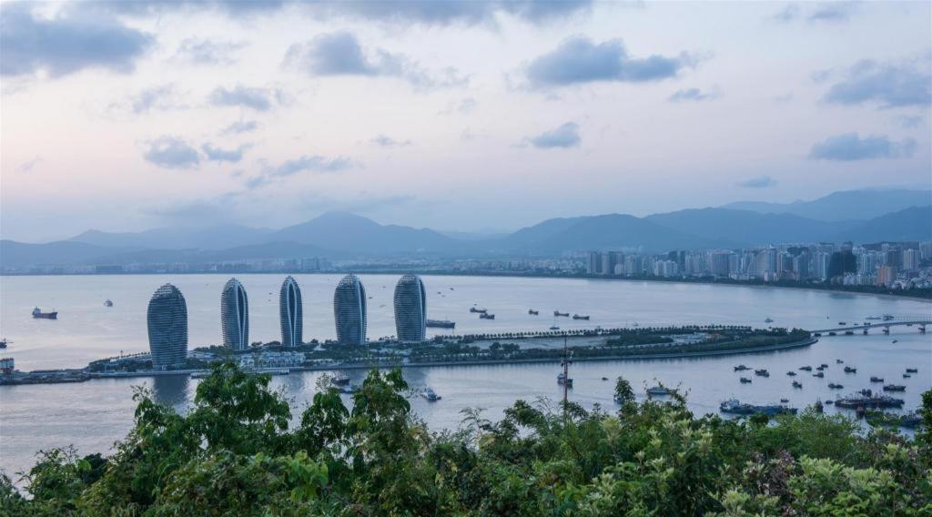 Rock Platinum Sea View Hotel Sanya Esterno foto