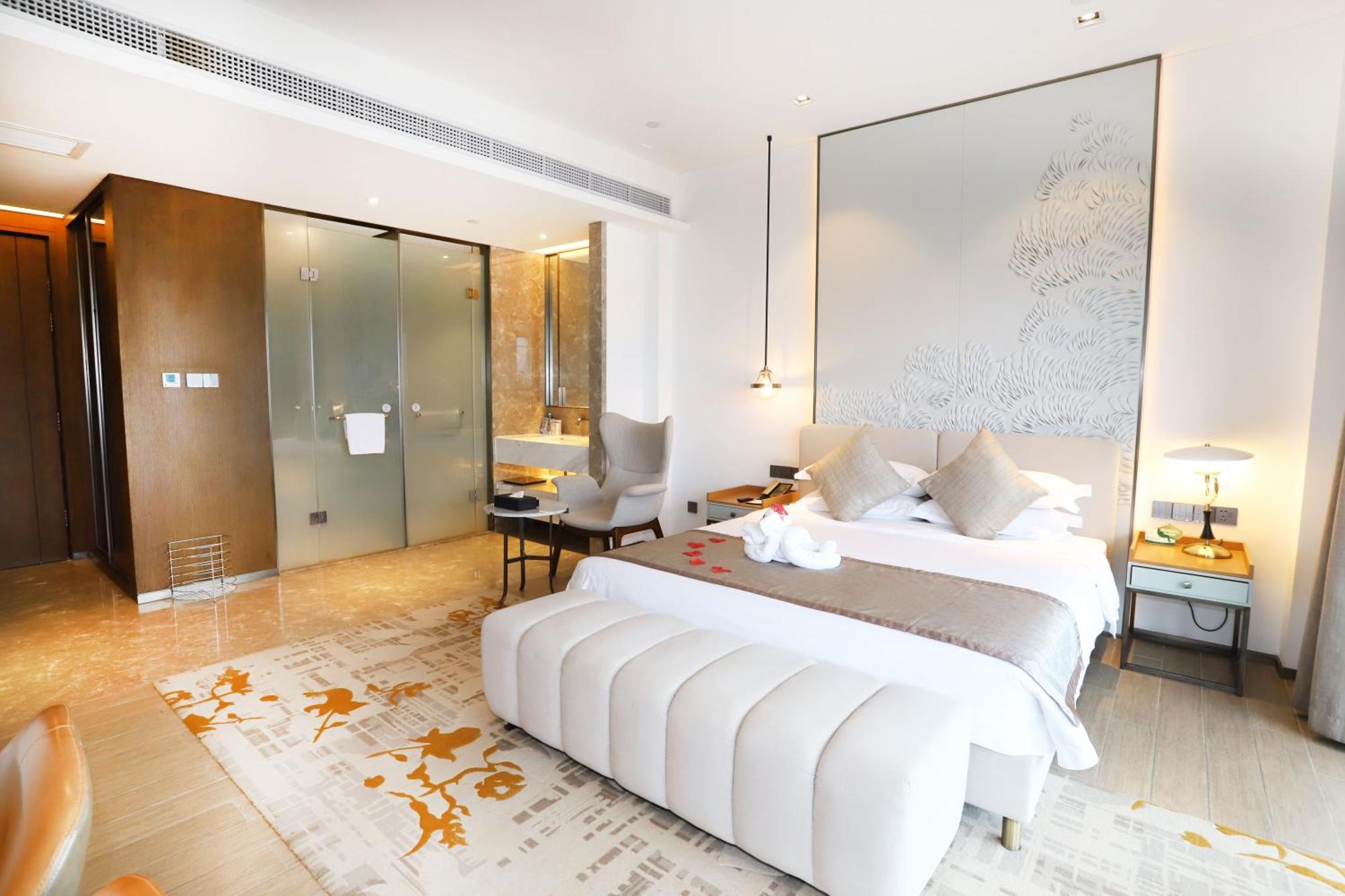 Rock Platinum Sea View Hotel Sanya Esterno foto