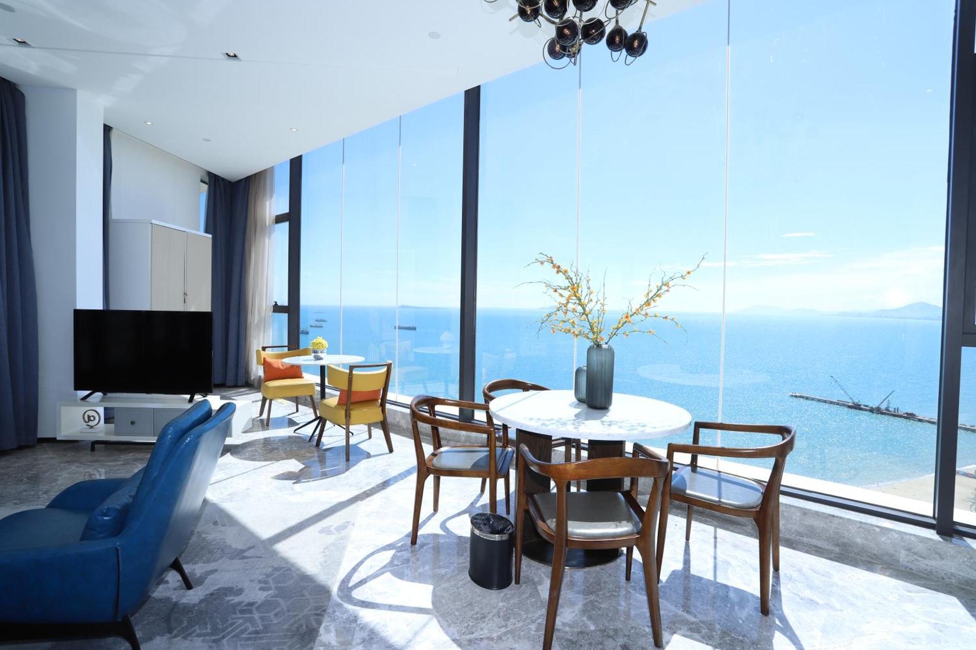 Rock Platinum Sea View Hotel Sanya Esterno foto